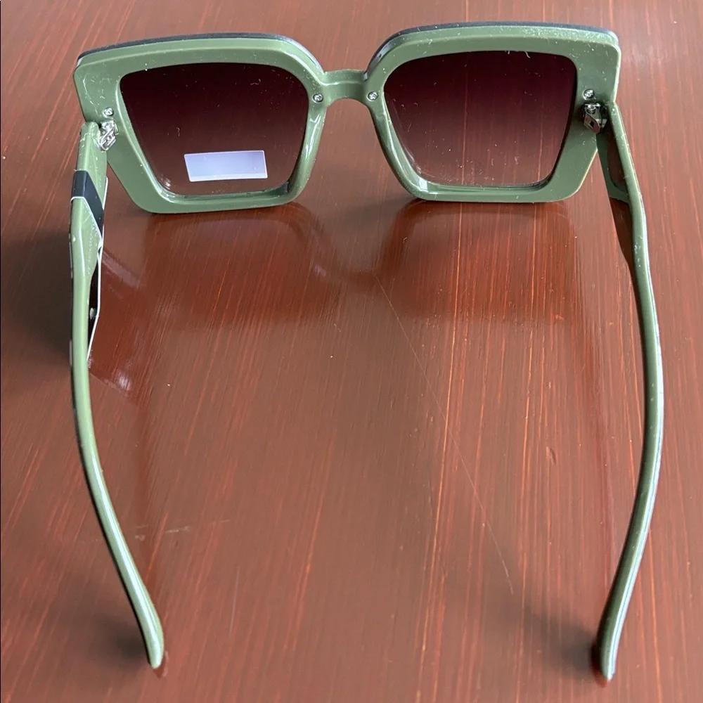 Margaret Josephs 100% UV protect,gradient lens,blue sparkle,green square/round